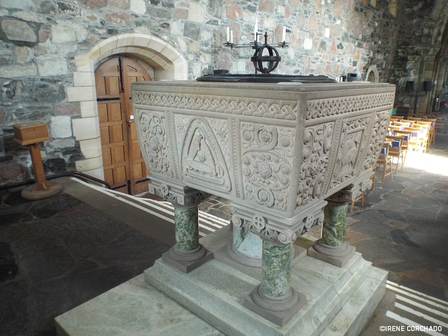 pila bautismal, abadia de san colomba, isla de iona, escocia