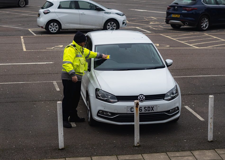 Cómo funcionan las multas de aparcamiento en Inglaterra